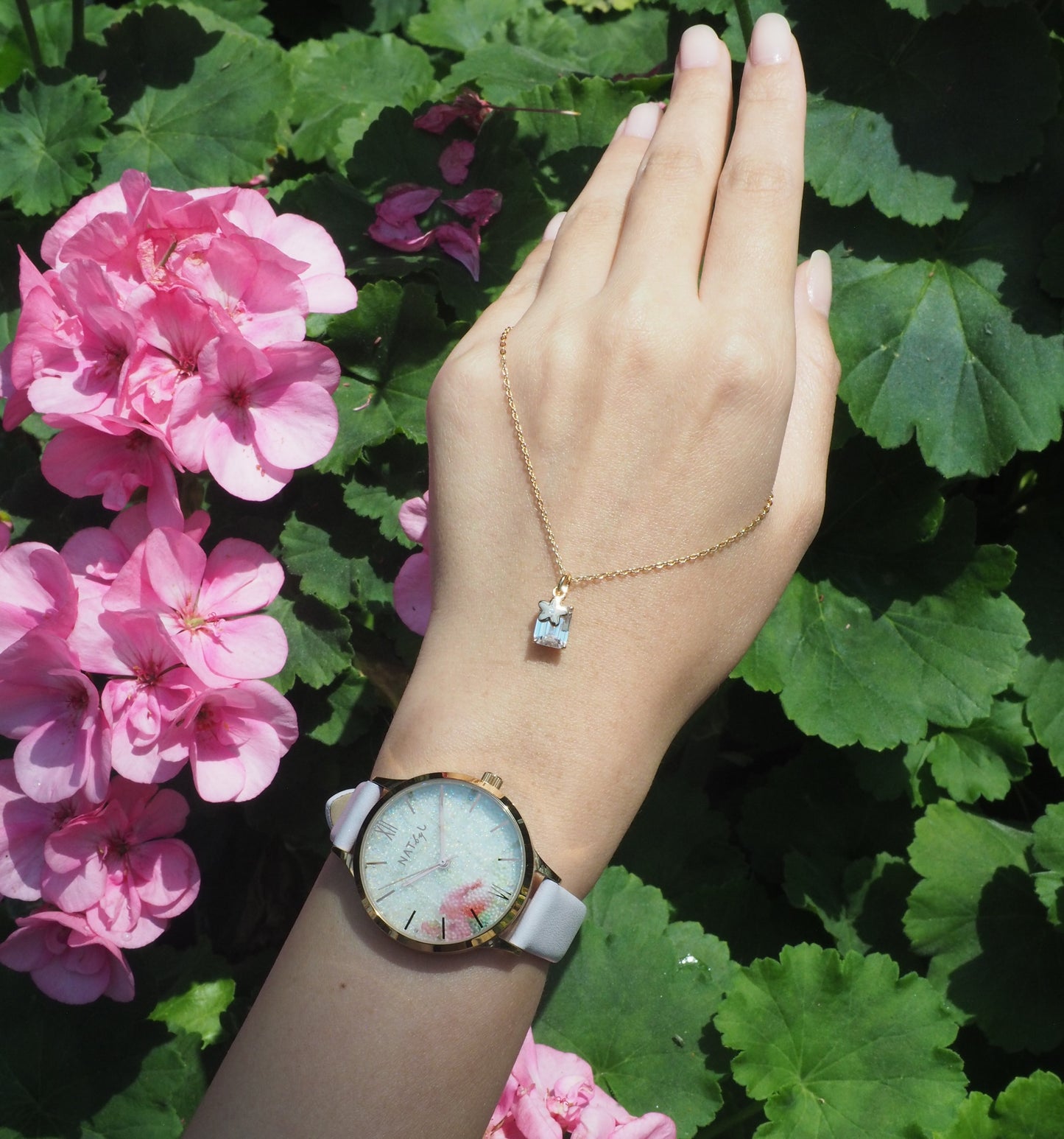 Dazzle N0208Y Necklace | Gold Tone
