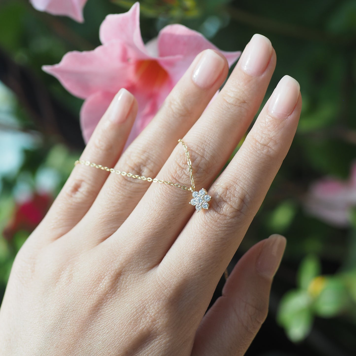 Blossom N1008Y Necklace | Gold Tone